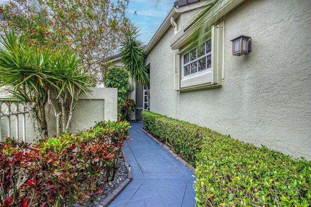 6861 Briarlake Cir, Palm Beach Gardens, FL 33418 - view of side of property featuring stucco siding