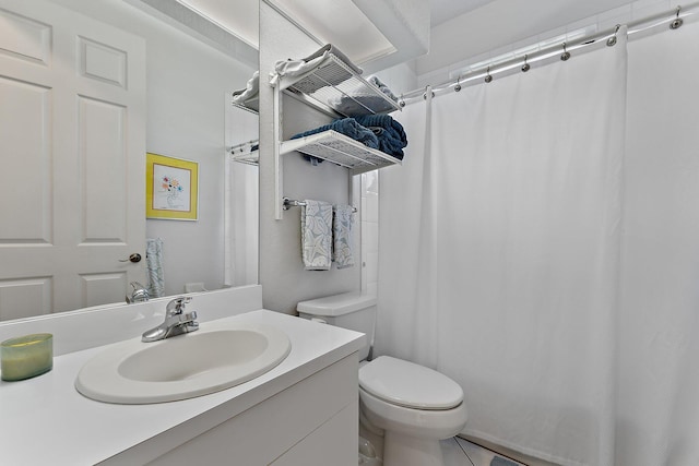 full bath featuring toilet, curtained shower, and vanity