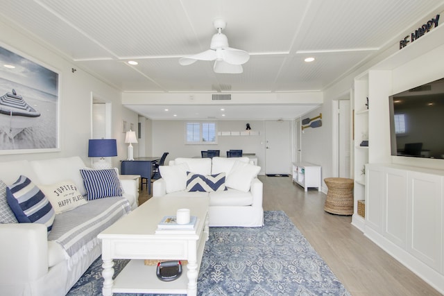 living room featuring light wood finished floors, visible vents, a ceiling fan, and recessed lighting