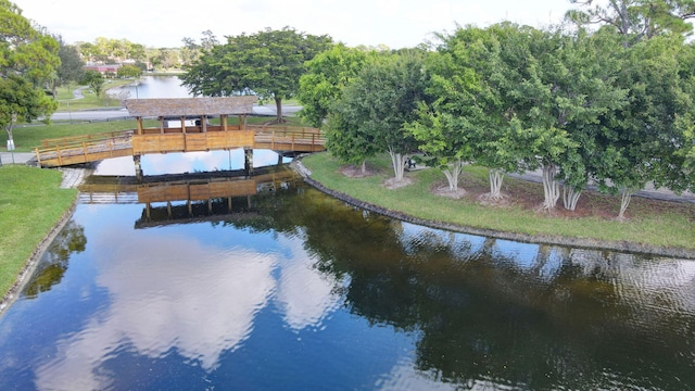 bird's eye view featuring a water view