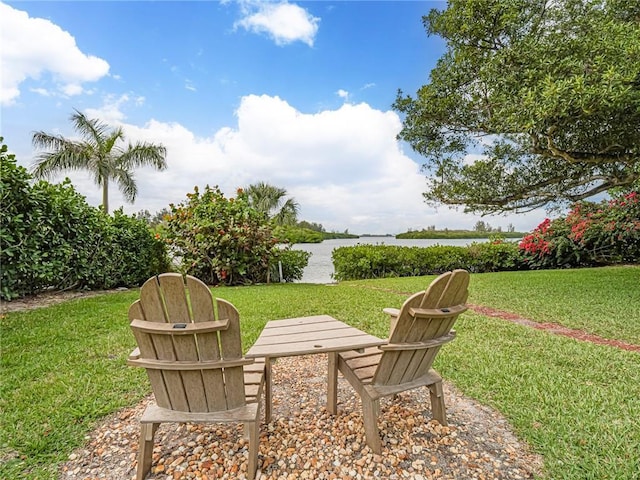 view of yard featuring a water view