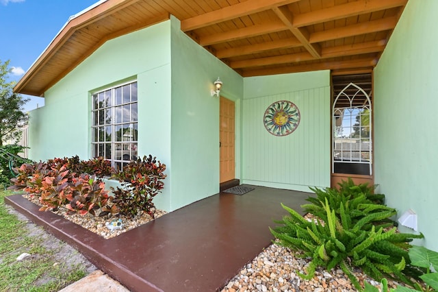 property entrance with stucco siding