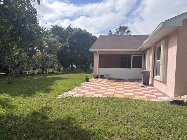 view of yard featuring a patio