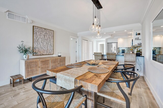 dining space featuring baseboards, floor to ceiling windows, crown molding, and light wood finished floors