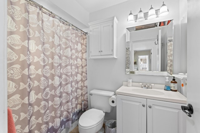 bathroom featuring a shower with shower curtain, vanity, and toilet