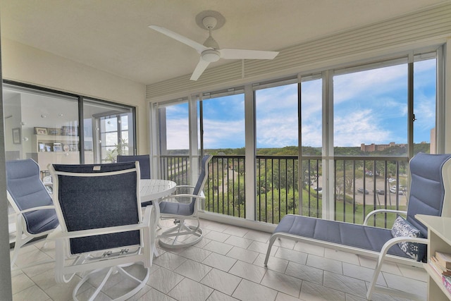 sunroom featuring a ceiling fan