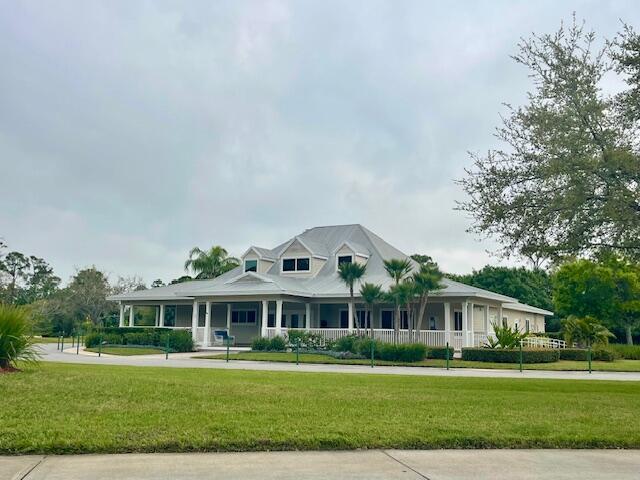 farmhouse featuring a front yard