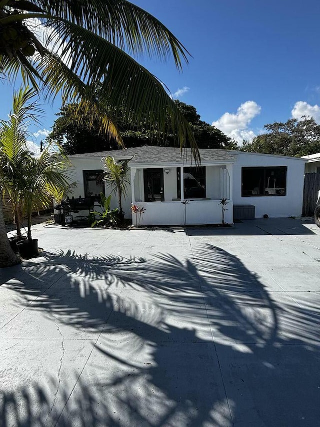 view of front of home featuring stucco siding