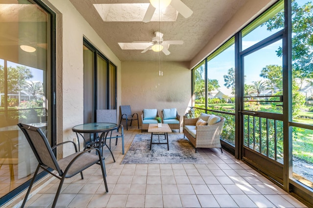 sunroom / solarium featuring a skylight and ceiling fan