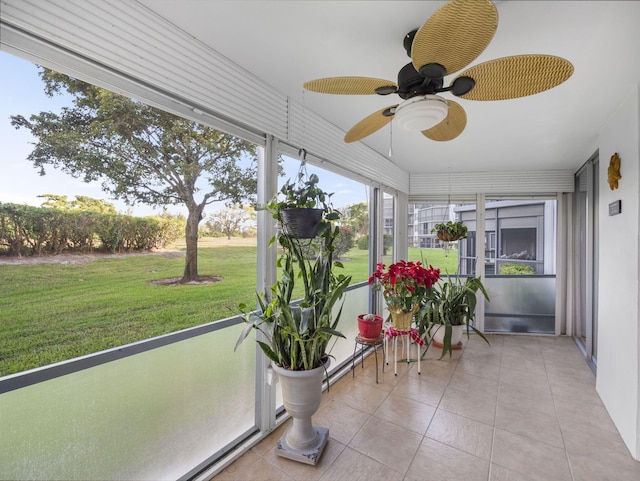 sunroom / solarium with ceiling fan