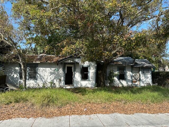 view of single story home