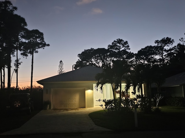 view of front facade featuring driveway and an attached garage