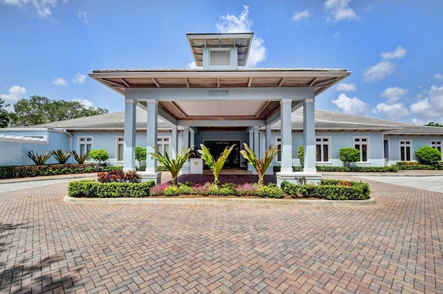 view of front facade