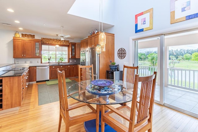 dining area with a ceiling fan, recessed lighting, visible vents, and light wood-style floors