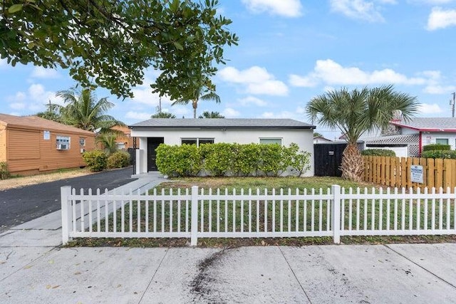 view of front of home featuring a fenced front yard and stucco siding