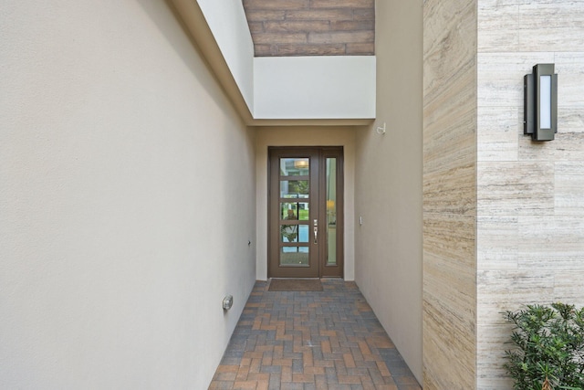 view of exterior entry featuring stucco siding