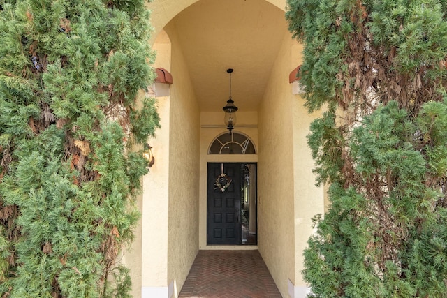 view of exterior entry featuring stucco siding