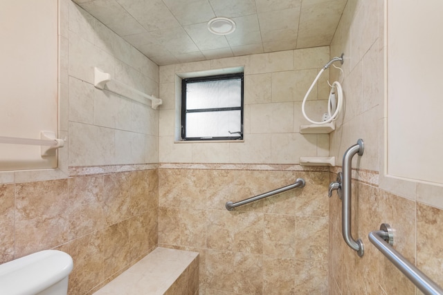 bathroom featuring toilet and a tile shower