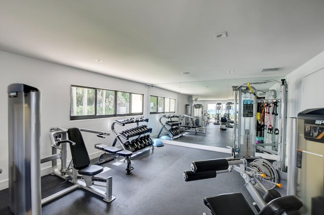 workout area featuring visible vents and baseboards