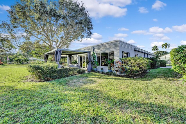 view of front of house featuring a front yard