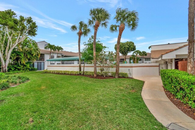 view of yard featuring a fenced front yard