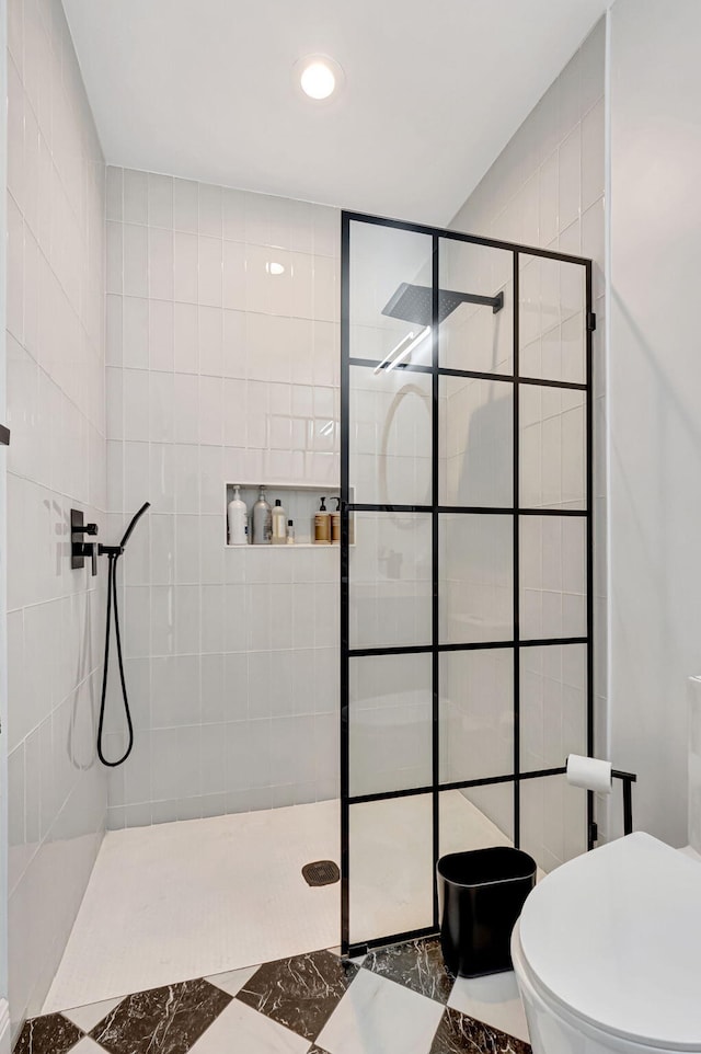 full bath featuring toilet, walk in shower, and recessed lighting