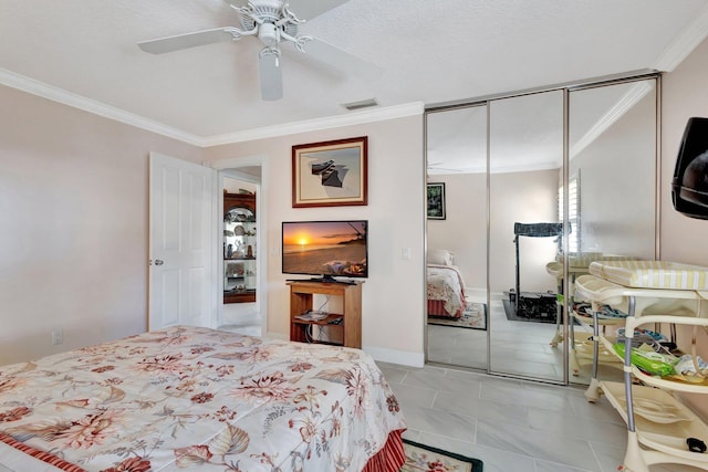 tiled bedroom featuring a ceiling fan, visible vents, a closet, and ornamental molding