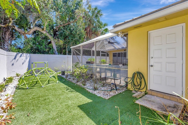 view of yard featuring a fenced backyard