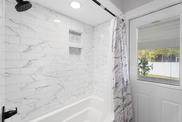 bathroom with shower / bath combo