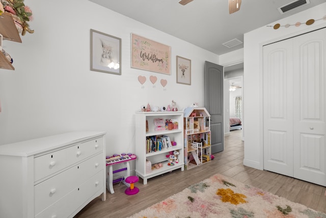 rec room with visible vents, baseboards, a ceiling fan, and wood finished floors