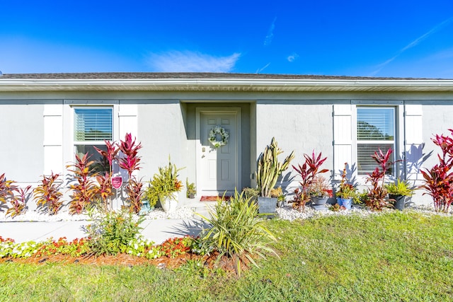 view of exterior entry featuring stucco siding