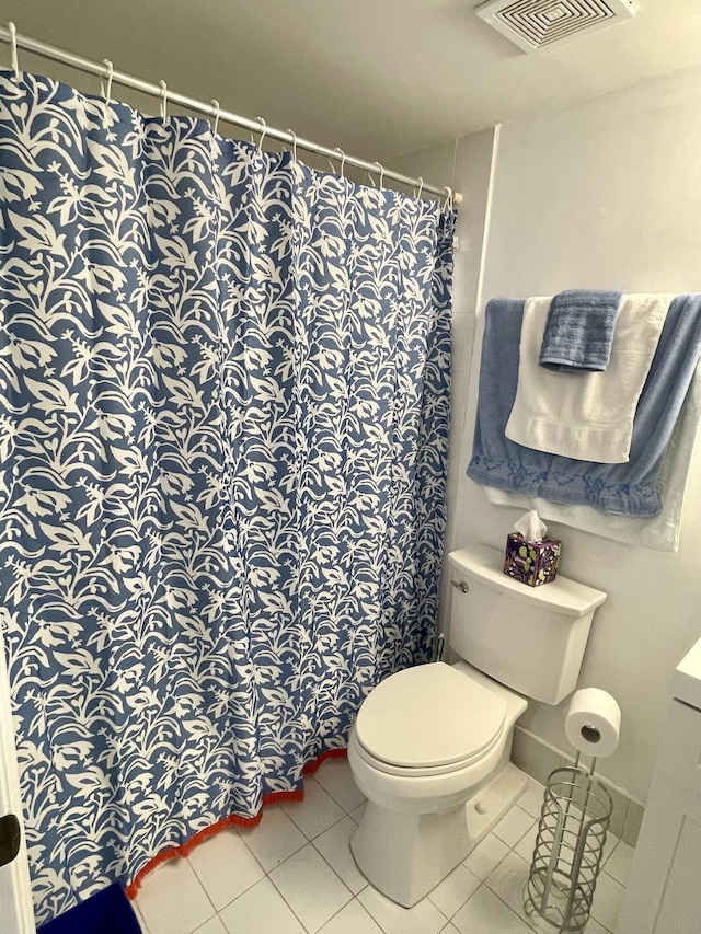 bathroom featuring tile patterned flooring, visible vents, toilet, and curtained shower