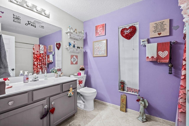 bathroom featuring a textured ceiling, toilet, a shower with shower curtain, vanity, and baseboards