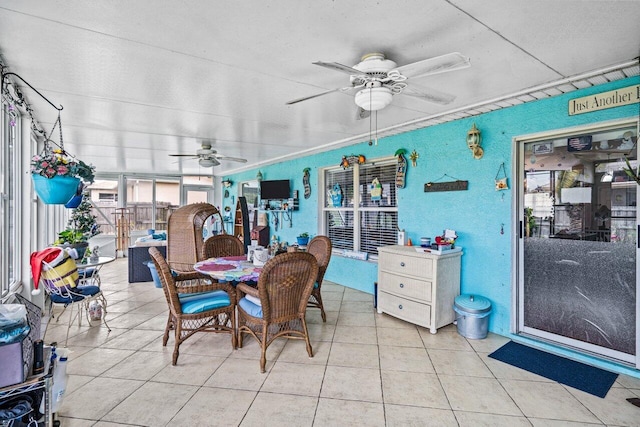 sunroom featuring ceiling fan