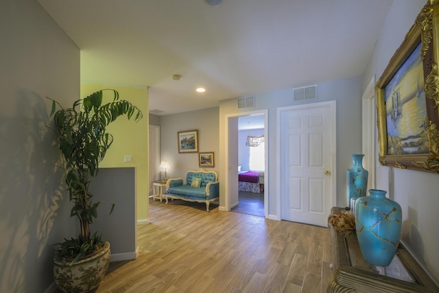 interior space with baseboards, visible vents, wood finished floors, and recessed lighting