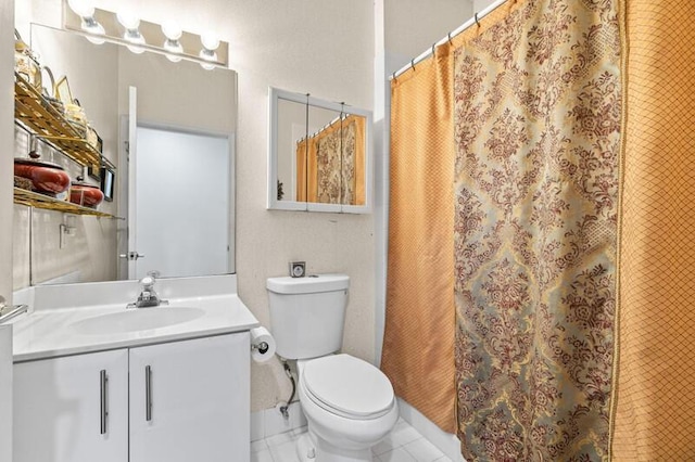 full bath with a shower with curtain, vanity, and toilet