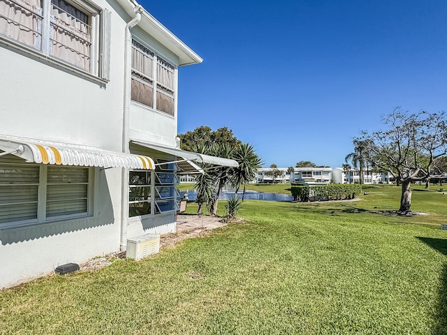 view of yard featuring a water view