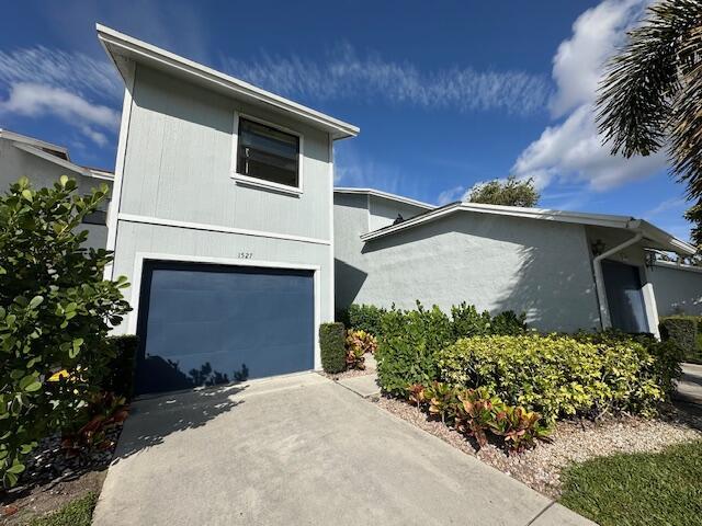 view of front facade featuring driveway and an attached garage