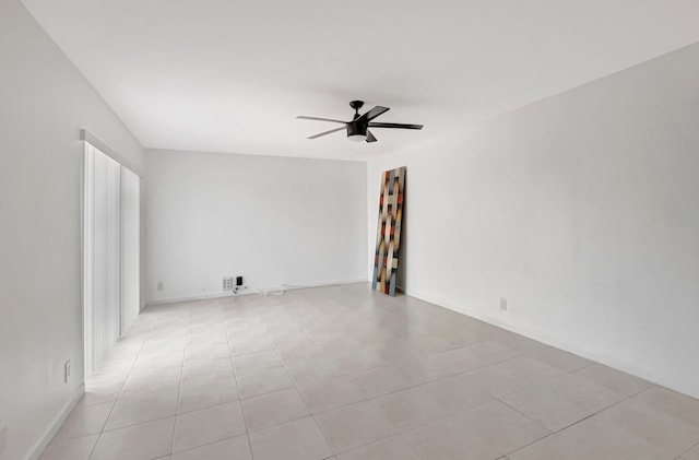 empty room featuring ceiling fan