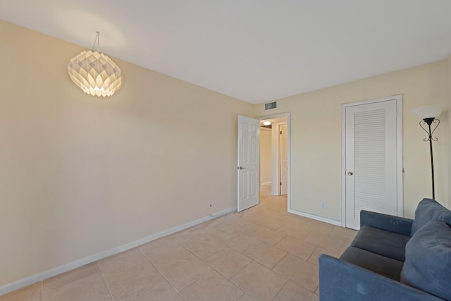 living area featuring visible vents, baseboards, and light tile patterned floors