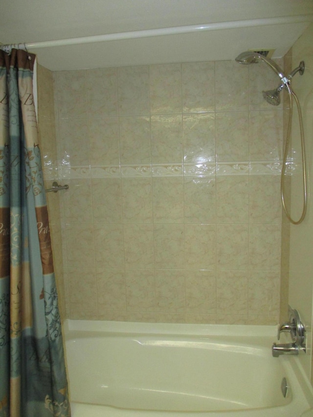 full bath with shower / tub combo with curtain