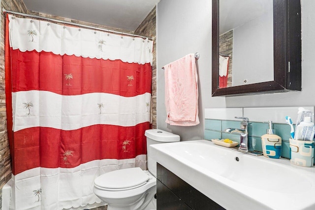 bathroom with tasteful backsplash, curtained shower, vanity, and toilet