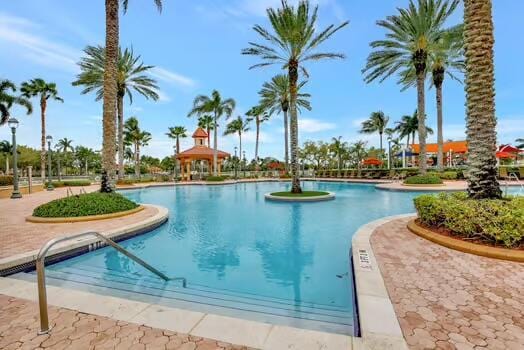 view of swimming pool