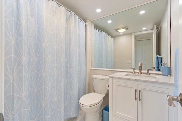 full bathroom with recessed lighting, curtained shower, visible vents, toilet, and vanity