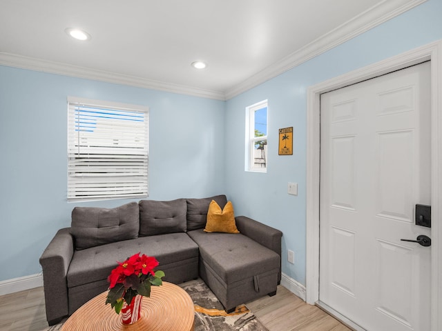 living room with light wood-style flooring, ornamental molding, baseboards, and recessed lighting