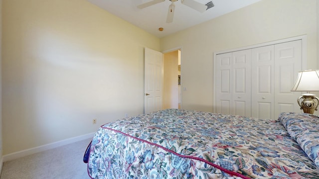 bedroom featuring carpet, baseboards, ceiling fan, and a closet