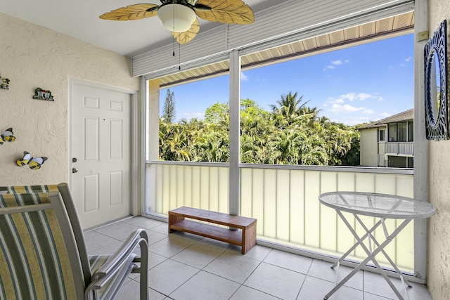 sunroom / solarium featuring a ceiling fan