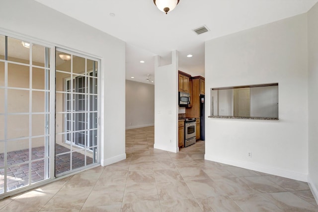 spare room with recessed lighting, visible vents, and baseboards