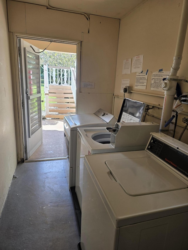 community laundry room featuring washing machine and clothes dryer