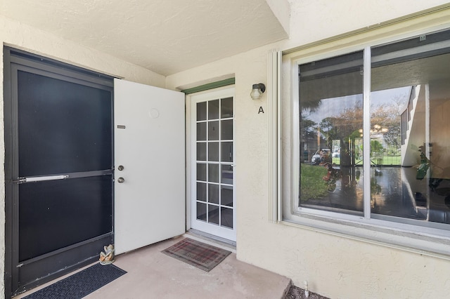 property entrance featuring stucco siding